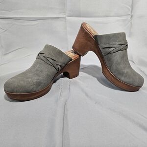 BOC BORN CONCEPT Clogs Sz 10M Grey Faux Suede Block Heel Boho Western Slip On